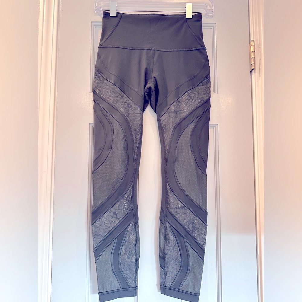 Lululemon Wunder Under High-Rise Tight 25” gray lace size 6